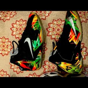 LeBron kids sneaker size 6.5 youth NIKE